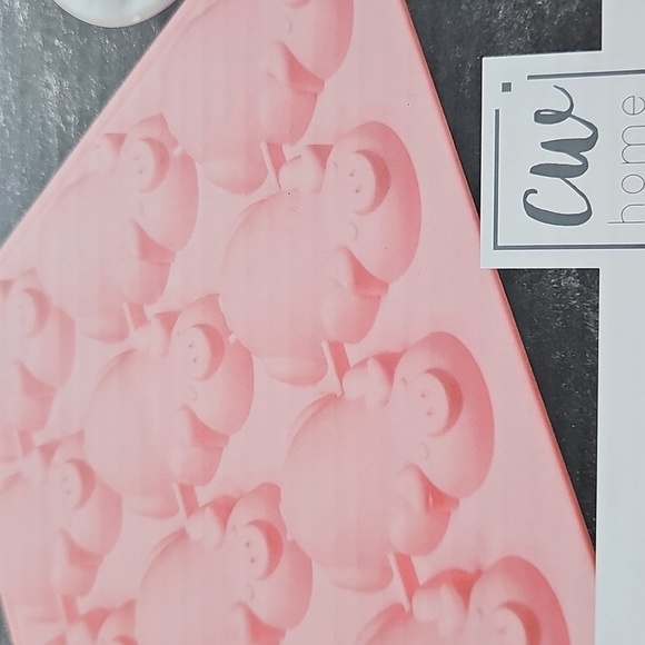 Pink Pigs in a Blanket Silicon Maker/Baker - Picture 5 of 7